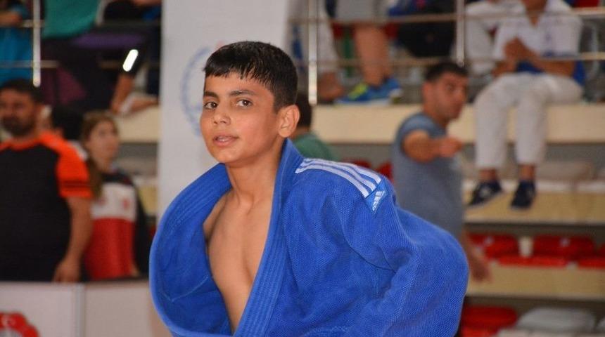 B&uuml;y&uuml;kşehirin Judocularından Manisa&rsquo;ya 2 Madalya