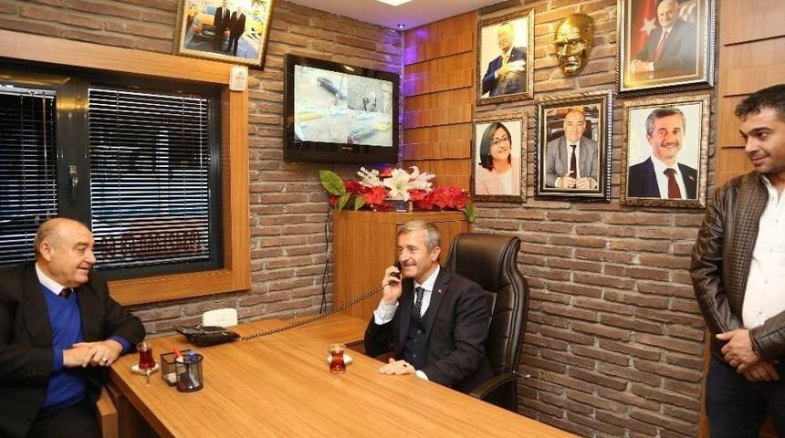 Taksi Durağında Çalan Telefonu Belediye Başkanı Tahmazoğlu Açtı