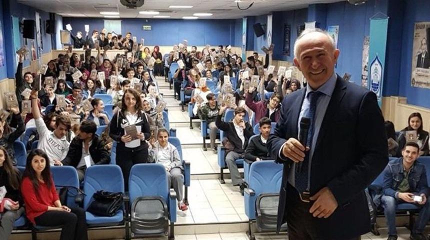 Liseliler K&ouml;klerine Tutunuyor