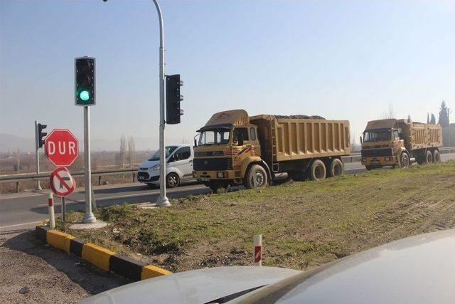 Alaşehir Belediyesi Talep Etti, Karayolları Sinyalizasyonu Faaliyete Soktu