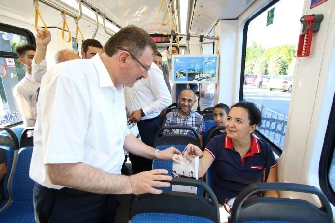 Genel Sekreter Bayram, Ak&ccedil;aray&rsquo;da İftariyelik Dağıttı