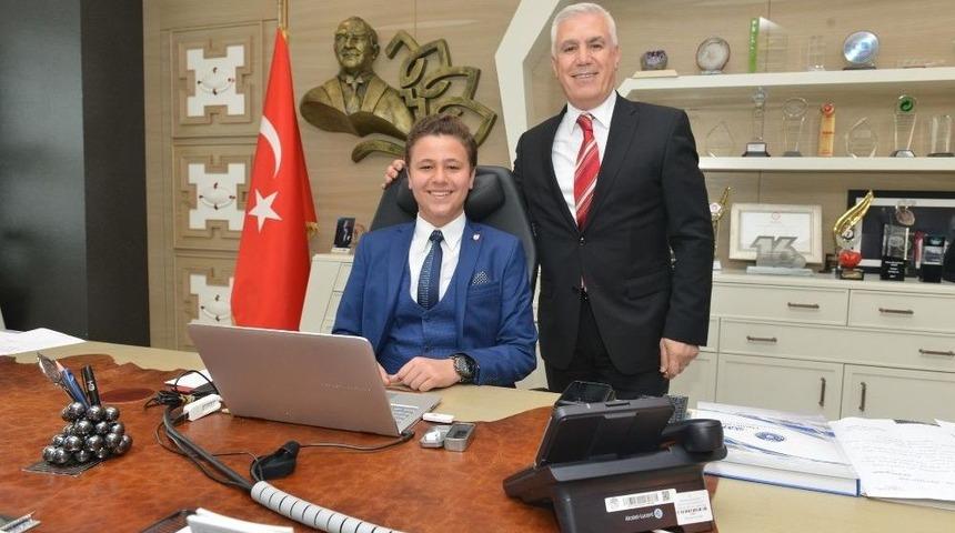 Bozbey&rsquo;in Makamı &Ouml;ğrencilerin Oldu