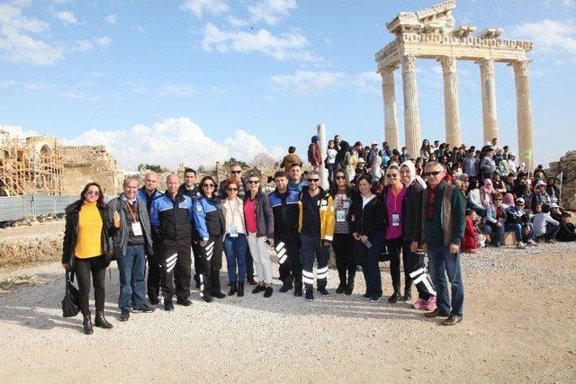 Antalya’ya Giden Öğrenciler Bitlis’e Mutlu Döndü