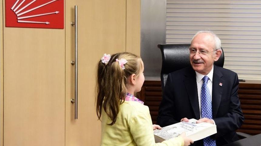 Kılı&ccedil;daroğlu, Atat&uuml;rk&rsquo;e Yazdıkları Mektupları Kitap Haline Getiren &Ccedil;ocukları Kabul Etti