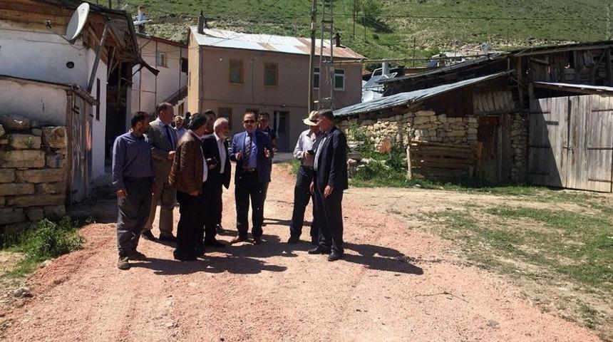 Vali Pehlivan Kopuz Ve Hacıoğlu K&ouml;ylerinde Asfalt &Ccedil;alışmalarını İnceledi