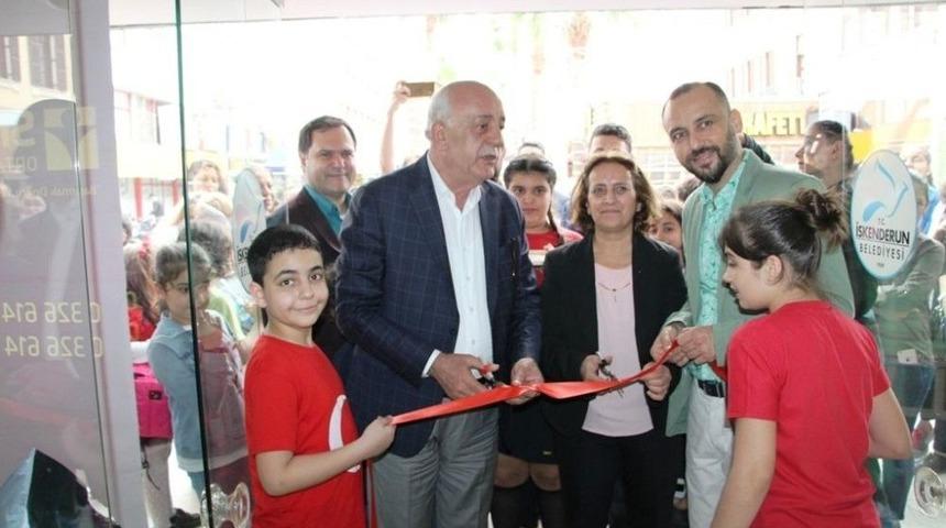 Başkan Dingil, &Ouml;ğrencilerin Resim Sergisini A&ccedil;tı