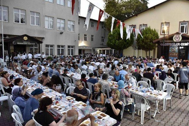 Muratpaşa İftar Sofrası Kaleiçi’nde Kuruldu