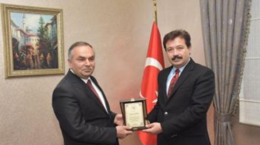 Başkan Ay&rsquo;dan Başsavcıya Plaket