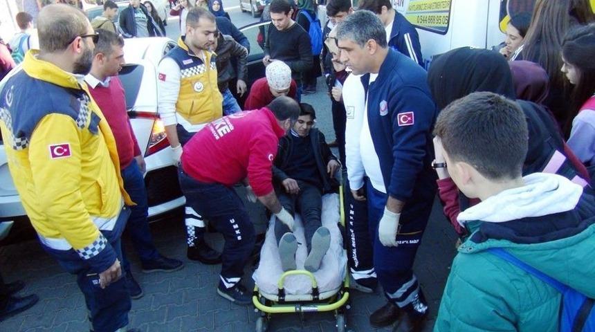 Şanlıurfa&rsquo;da Elektrikli Bisiklet Kazası: 1&rsquo;i &Ouml;ğrenci, 2 Yaralı