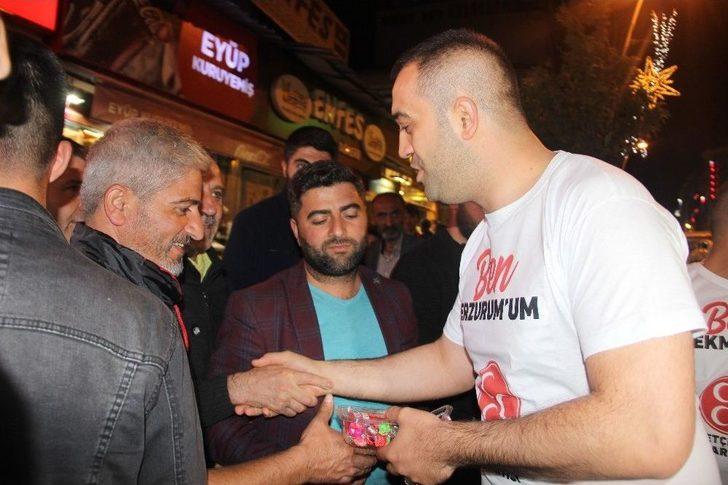 Mhp Milletvekili Adayı Adem Yurdigül Eşiyle Birlikte Bayram Şekeri Dağıttı G4