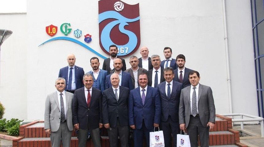 Trib&uuml;nlere Fındık Atma Kampanyası Antalyaspor Ma&ccedil;ıyla Yeniden Başlatılıyor