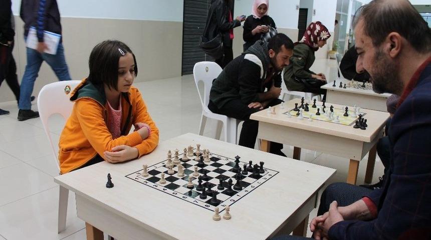 Adıyaman &Uuml;niversitesinde Satran&ccedil; Turnuvası D&uuml;zenlendi