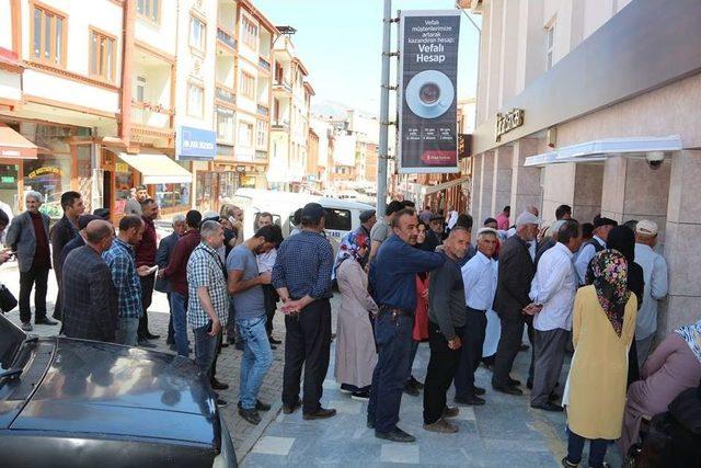 Oltu’da Atm Kuyruğu