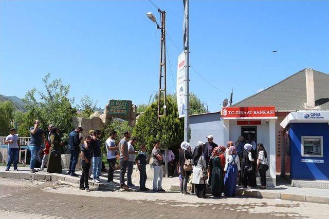 Oltu’da Atm Kuyruğu