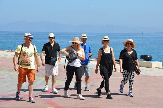 560 Amerikalı Turist Gemiyle Kuşadası’nda