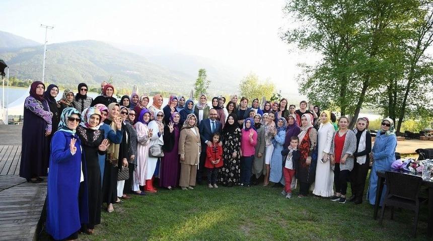 Başkan Üzülmez, Kartepeli Kadınlarla Buluştu