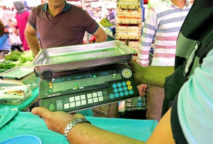 Buca’da Pazarlara Sıkı Denetim G3