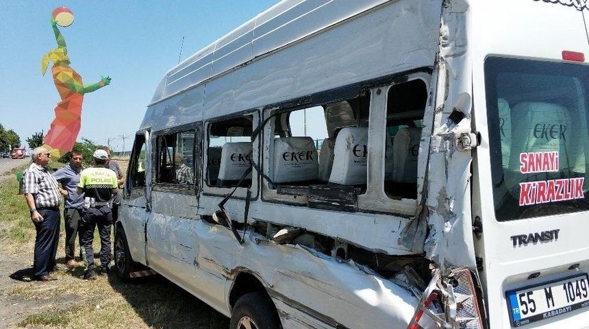 Tırın Yandan Bi&ccedil;tiği Dolmuştaki Yolcular &Ouml;l&uuml;mden D&ouml;nd&uuml;