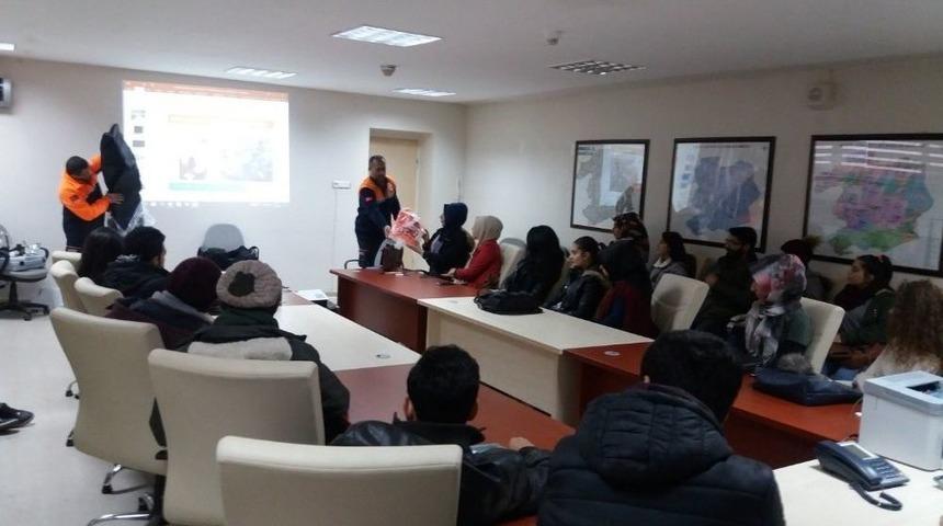 &Uuml;niversite &Ouml;ğrencilerine Afad G&ouml;n&uuml;ll&uuml;l&uuml;k Eğitimi