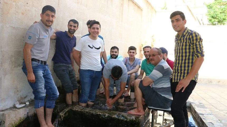 Sıcaklar Arttı, Vatandaşlar S&uuml;s Havuzuna Koştu