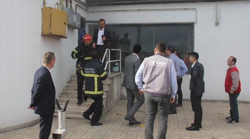 Otomobil Bayinde &Ccedil;ıkan Yangın İtfaiyeyi Alarmı Ge&ccedil;irdi