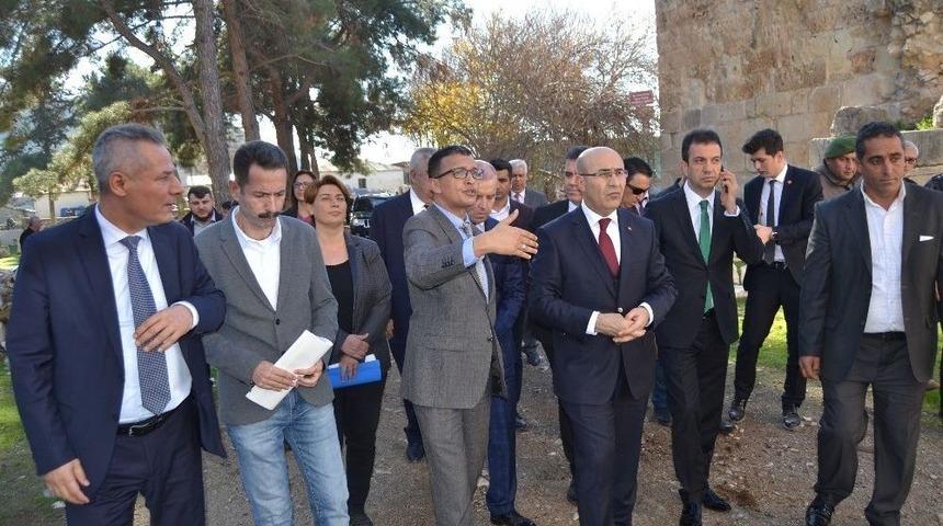 Vali Demirtaş Anavarza Antik Kenti&rsquo;nde