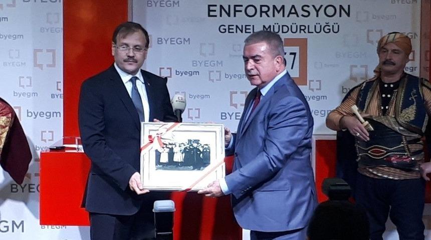 Çavuşoğlu: "15 Temmuz Fotoğrafları Ve Kurtuluş Mücadelesinin Fotoğrafları Birebir Örtüşmektedir"