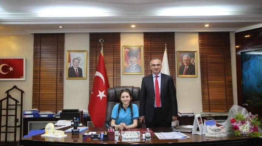 Başkanlık Koltuğuna Oturan Derin&rsquo;den M&uuml;d&uuml;rlere Talimatlar Yağdırdı