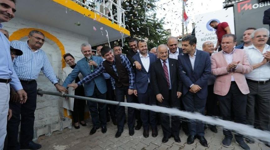 T&uuml;rel&rsquo;e 97 Yıllık K&ouml;stekli Saatle Teşekk&uuml;r