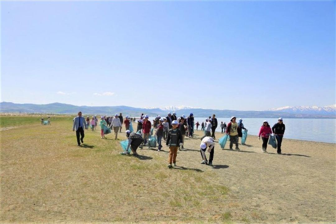 Tuşba Belediyesinden Sahil Temizliği