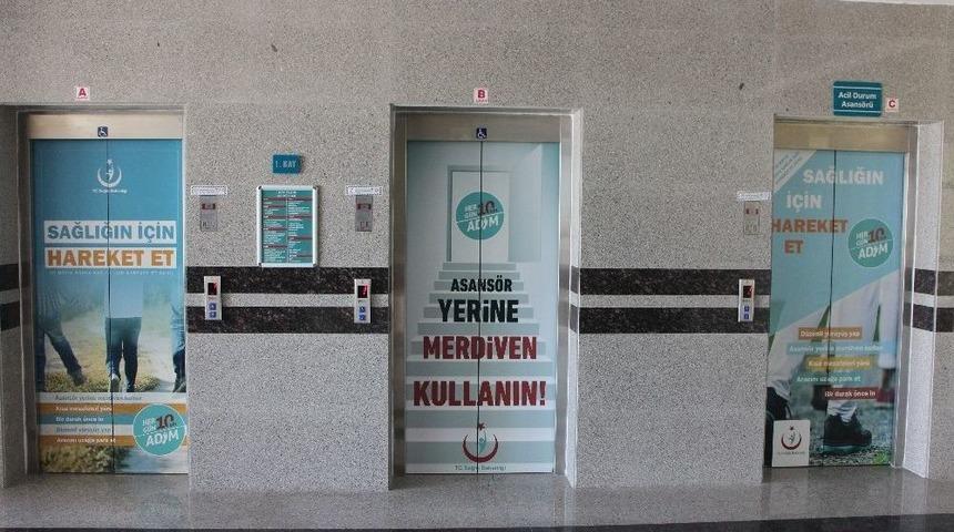 Hastane Asans&ouml;rleri &ldquo;sağlığın İ&ccedil;in Hareket Et&rdquo; Yazı Ve Resimleriyle Giydirildi