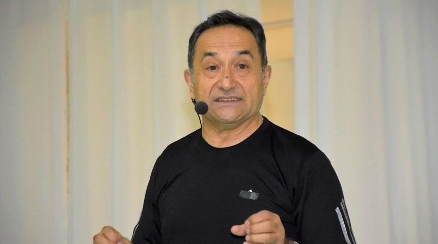 &Uuml;nl&uuml; Dr. Feridun Kunak Dursunbey&rsquo;de Sağlıklı Yaşamın İpu&ccedil;larını Verdi