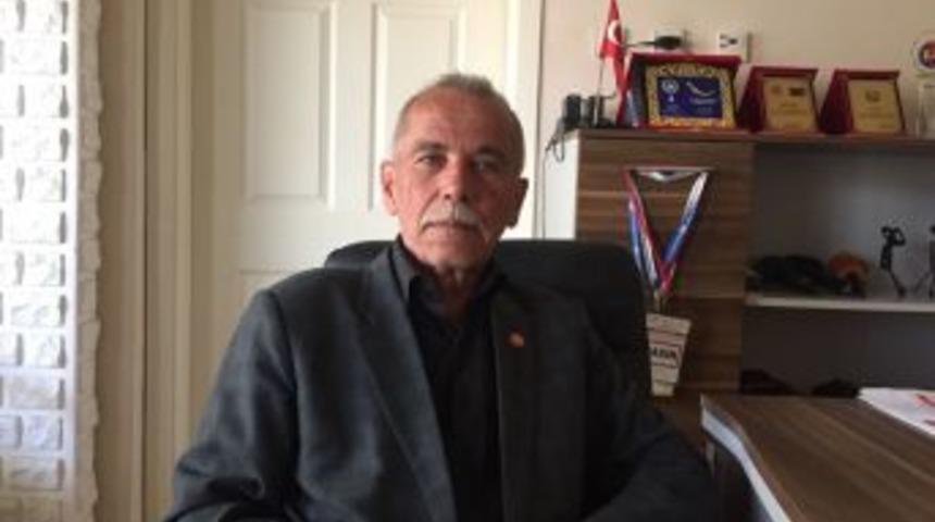 Muhtardan Gençlere Jest