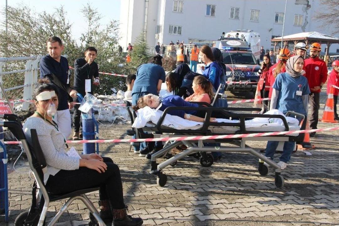 Deprem Tatbikatı Ger&ccedil;eğini Aratmadı