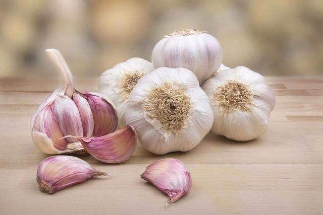 Garlic-Soup-Made-With-52-Cloves-of-Garlic-Can-Defeat-Colds-Flu-and-Even-Norovirus