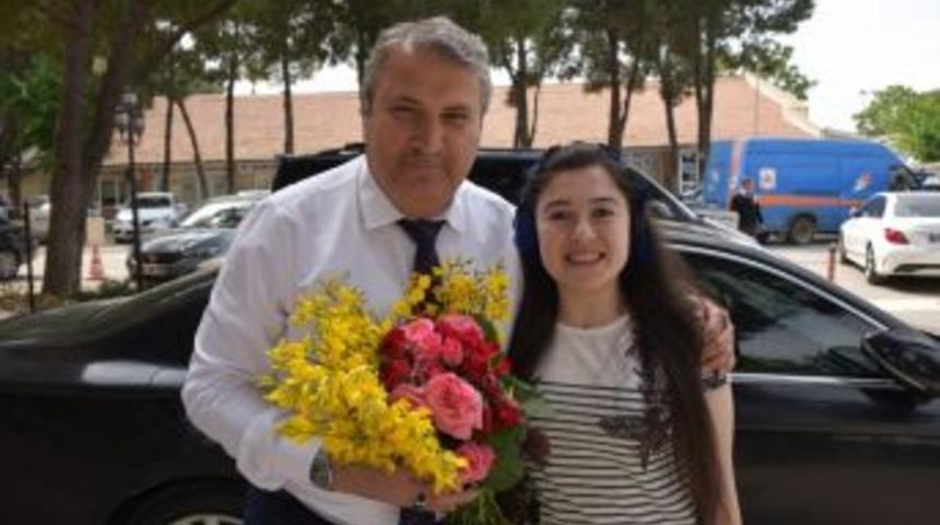 Omuriliği Kırılan Gen&ccedil; Kız Artık Y&uuml;r&uuml;yor