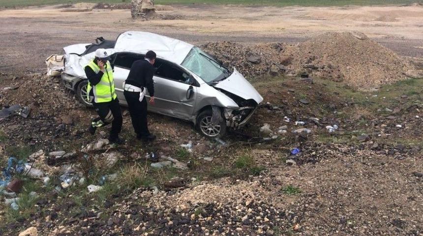 Otomobil Şarampole Yuvarlandı: 1 Ölü, 4 Yaralı