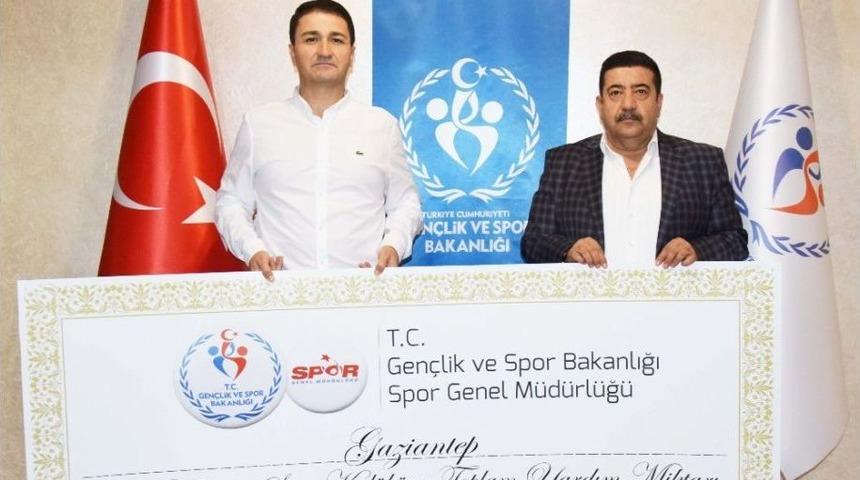 Gaziantep&rsquo;teki 39 Amat&ouml;r Spor Kul&uuml;b&uuml;ne 232 Bin Tl Destek