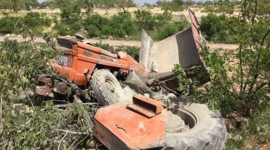 Şarampole Devrilen Trakt&ouml;r&uuml;n S&uuml;r&uuml;c&uuml;s&uuml; Hayatını Kaybetti