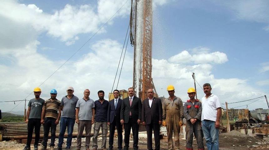 Elazığ&rsquo;da, 45 Derece Sıcaklıkta Jeotermal Su Fışkırdı