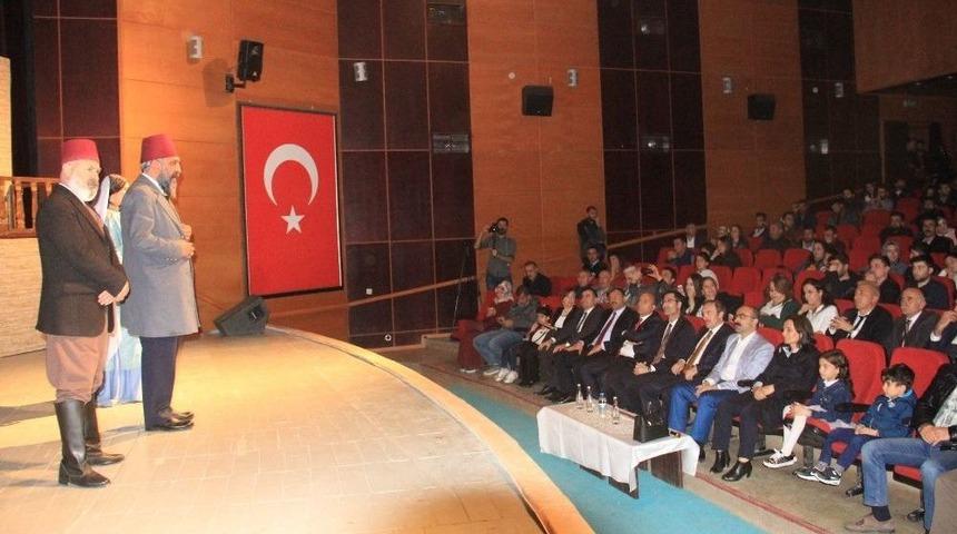 Hakkari&rsquo;de "usta" İsimli Tiyatro Oyunu Sergilendi