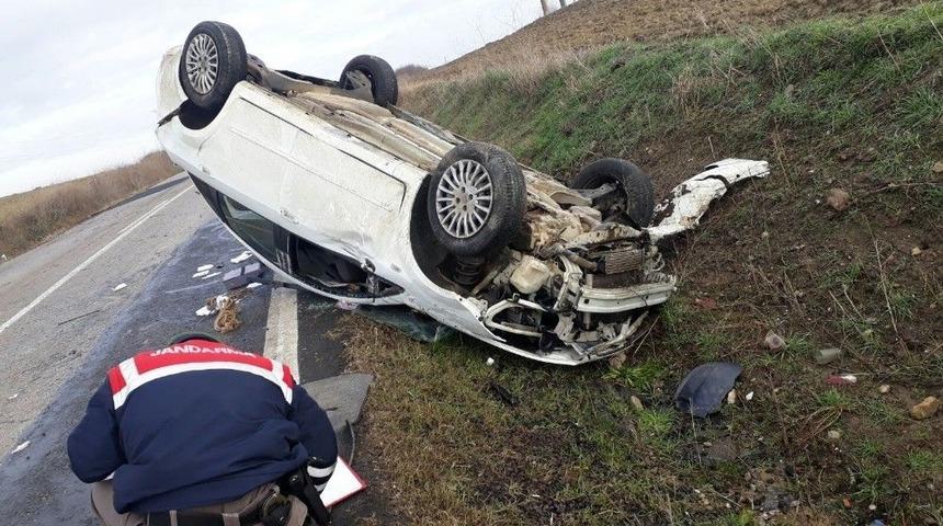 Takla Atan Otomobilde, 3 Kişi Yaralandı