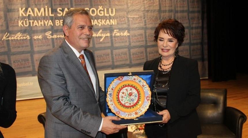 H&uuml;lya Ko&ccedil;yiğit: &ldquo;sanat Ve Siyaset Halk İ&ccedil;in Yapılıyor, Her İkisi Ayrılmaz Birer Par&ccedil;a&rdquo;