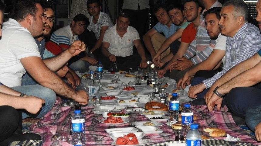 Ak Partili Savaş; &ldquo;gen&ccedil;lere Değer Veriyoruz&rdquo;