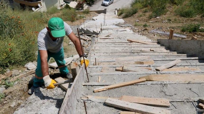 &Ccedil;ankaya&rsquo;dan Eğimli B&ouml;lgelere Merdivenli Yol