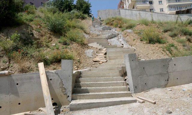 Çankaya’dan Eğimli Bölgelere Merdivenli Yol