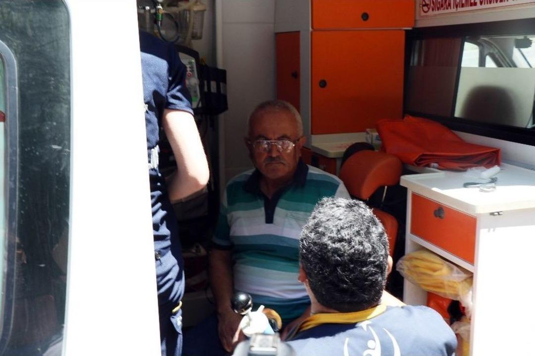 Kaza Yapan S&uuml;r&uuml;c&uuml; Hastaneye Gitmek Yerine Devrilen Aracının Başında Bekledi