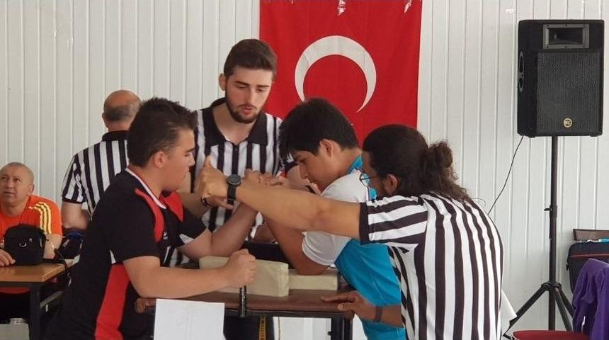 İmam Adayları Bilek G&uuml;reşi Turnuvasına Damga Vurdu