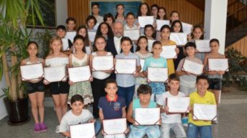 Dr. Suat G&uuml;nsel Bursu Kazanan &Ouml;ğrencilere Başarı Belgeleri Verildi