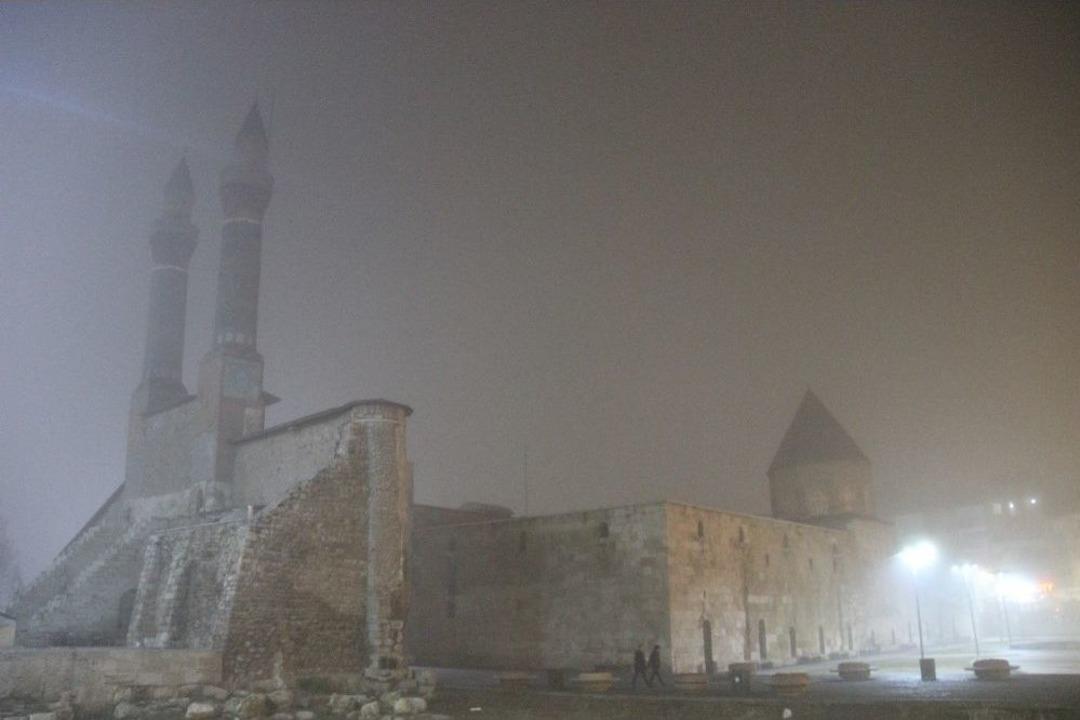 Yoğun Sis Kartpostallık G&ouml;r&uuml;nt&uuml;ler Oluşturdu